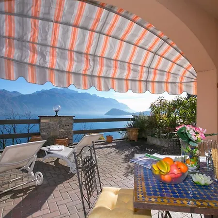 Sleeps 4 *