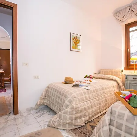 Apartment Sleeps 4 Menaggio