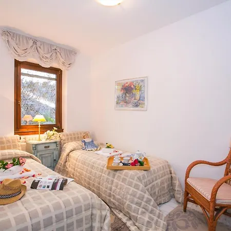 Sleeps 4 דירה *